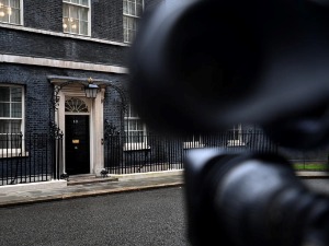 Велика Британија и партигејт скандали - извињавамо се, много се извињавамо