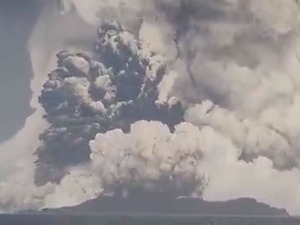 Ерупција вулкана на Пацифику, цунами код Америчке Самое