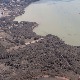 Тонгa прекривена пепелом, прети хуманитарна катастрофа после ерупције вулкана и цунамија