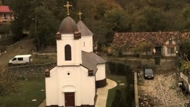 Код два бела голуба: Манастир Базјаш
