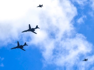 НАТО гомила снаге на истоку Европе, стиже још бродова и авиона