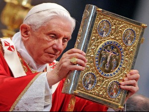 Папа Бенедикт XVI признао да је дао лажну изјаву о сексуалном злостављању