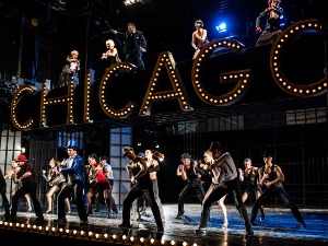 Чикаго је изведен 300 пута, време је за успон Фантома и Флешденса