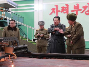 Северна Кореја потврдила тестирање ракета, Ким Џонг Ун посетио фабрику оружја