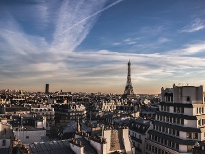 Француска у шоку због смрти познатог фотографа, девет сати лежао на улици и нико му није пришао