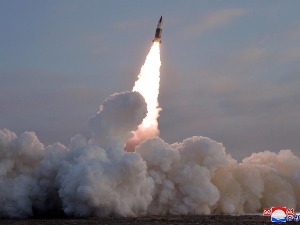 Северна Кореја први пут од 2017. тестирала ракету средњег домета која може да носи нуклеарну главу