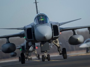 НАТО авиони пресрели руску војну летелицу у близини границе са Летонијом