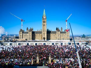 Протести блокирају Отаву већ десет дана, проглашена ванредна ситуација