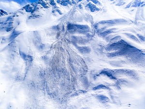 Авганистан: Лавина затрпала 20 људи, извучено 15 тела