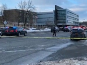 Пуцњава у школи у САД, две особе рањене