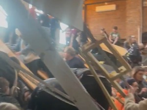 Обрушио се међуспрат паба у Лондону, повређено 13 особа