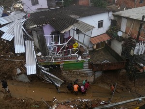 Расте број жртава поплава и клизишта у Бразилу