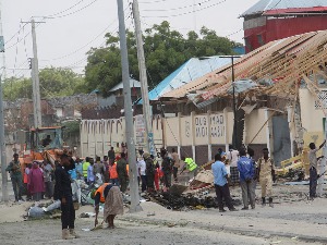 Самоубилачки напад у ресторану у Сомалији, најмање 15 људи страдало