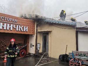 Локализован пожар у ресторану на Тошином бунару