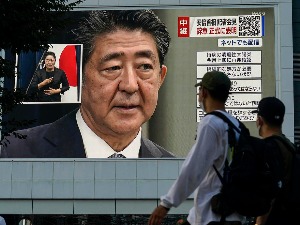 Бивши јапански премијер прижељкује америчко нуклеарно оружје на територији своје земље
