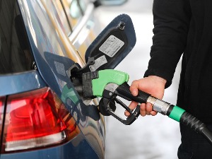 Америци прети скок цене горива и до 5 долара по галону