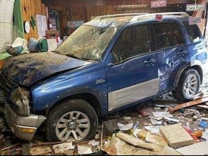 Џип пролетео кроз зид вртића у Калифорнији, деветнаесторо деце повређено