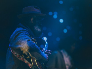 Свеци марширају