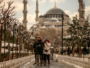 Колапс у Истанбулу због обилног снега