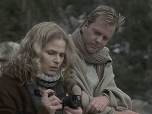 Иза црвених врата