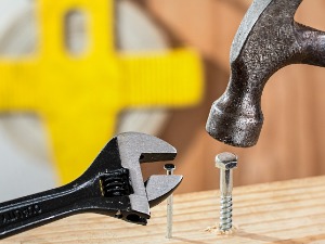 Немачка грађевина стаје због ексера и шрафова; Бербок: Треба бити у контакту са ауторитарним режимима