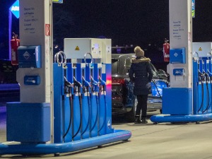 Немачка, ко нас пљачка кад точимо гориво