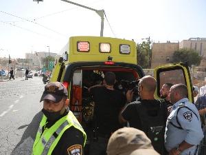 Мушкарац ножем усмртио четири особе у Израелу, њега упуцао возач аутобуса