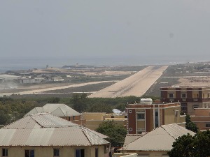 Погођен камп међународних снага у Могадишу, српски војници нису повређени