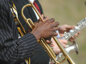 Свеци марширају