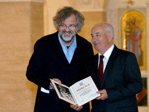 Kустурици уручена Светосавска повеља  за укупан допринос српској култури 