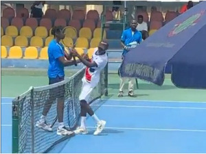 Тенисер после пораза ошамарио противника на терену