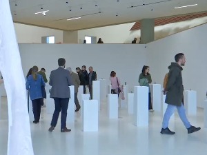 Скините ципеле, лезите... будите део изложбе Ервина Вурма