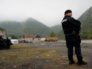 Полиција се повукла након претреса више продавница у Косовској Митровици и Штрпцу