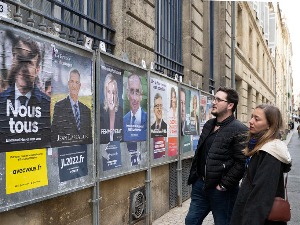 Француска бира председника - Макрон фаворит, Марин ле Пен се нада изненађењу