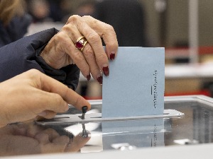 Објављени коначни резултати, Макрон неколико процената испред Ле Пен