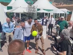 Ђоковић показао Нејмару и Вератију како се (не)жонглира тениска лопта