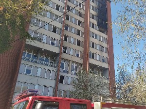 Пожар у студентском дому у Нишу, троје превезено у Ургентни центар