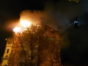 Угашен пожар у вишеспратници на Карабурми, сви станари евакуисани, нема повређених