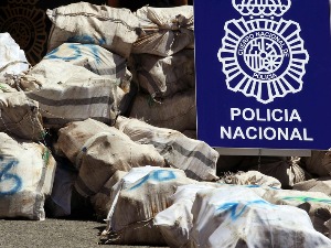 Две тоне кокаина на рибарском броду код Канарских острва, ухапшено пет особа