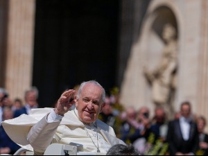 Папа Фрања служио ускршњу мису на Тргу Светог Петра