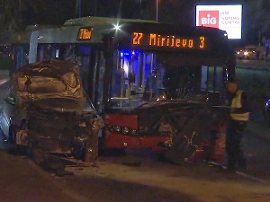 Судар аутобуса и аутомобила у Миријеву, има повређених