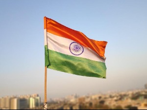 Индија, 11 особа страдало од струјног удара током верског обреда