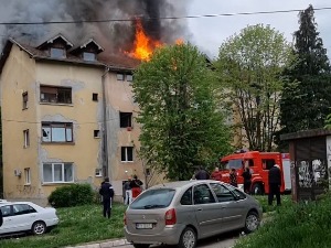 Пожар у згради у Краљеву, изгорела два стана