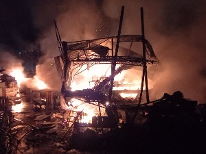 Пожар у Ивањици, изгорели складиште и продавница предузећа "Еурометал"