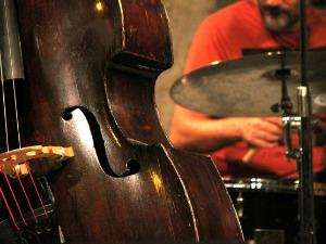 Свеци марширају