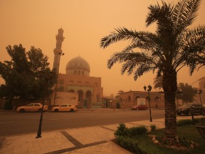Пустињска олуја се сручила на Ирак, прашина ушла и у куће – десетине људи у болници