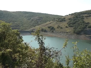 Пуцано према групи српских девојака и младића код Грачанице