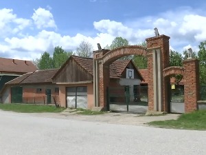 Констракта се није случајно сетила баба Десе - јединствени сценски стил из Глибовца