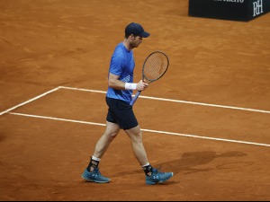 Новак без борбе до четвртфинала, Мари предао због болести