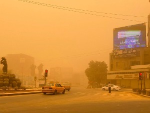 Пешчана олуја у Ираку опет зауставила авионе, прекрила путеве, зграде